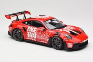 Porsche 911 992 GT3 RS Getspeed Race Taxi Guards Red Minichamps 1:18 110062040 Metalli — kuva 6 / 8