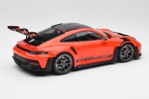 Porsche 911 992 GT3 RS Guards Oranssi & Hopea Vanteet Minichamps 1:18 911992002 Metalli — kuva 2 / 6