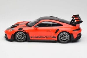 Porsche 911 992 GT3 RS Guards Oranssi & Hopea Vanteet Minichamps 1:18 911992002 Metalli — kuva 3 / 6
