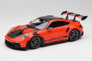 Porsche 911 992 GT3 RS Guards Oranssi & Hopea Vanteet Minichamps 1:18 911992002 Metalli
