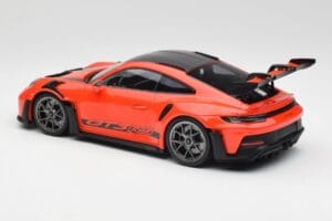 Porsche 911 992 GT3 RS Guards Oranssi & Hopea Vanteet Minichamps 1:18 911992002 Metalli — kuva 5 / 6