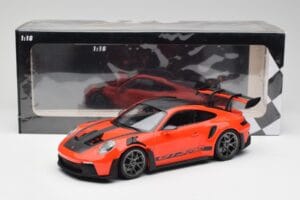 Porsche 911 992 GT3 RS Guards Oranssi & Hopea Vanteet Minichamps 1:18 911992002 Metalli — kuva 6 / 6