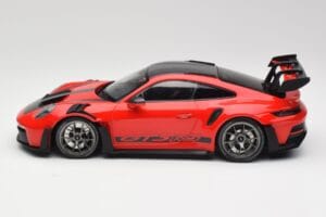 Porsche 911 992 GT3 RS Guards Punainen & Hopeat Pyörät Weissach Package Minichamps 1:18 153062246 Metalli — kuva 3 / 6