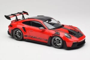 Porsche 911 992 GT3 RS Guards Punainen & Hopeat Pyörät Weissach Package Minichamps 1:18 153062246 Metalli — kuva 4 / 6