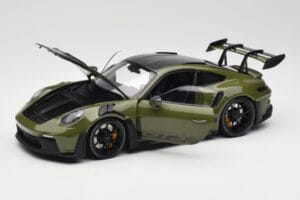 Porsche 911 992 GT3 RS Nato Olive & Black Wheels Minichamps 1:18 110062027 Metalli — kuva 2 / 8