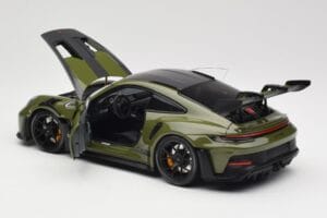 Porsche 911 992 GT3 RS Nato Olive & Black Wheels Minichamps 1:18 110062027 Metalli — kuva 5 / 8