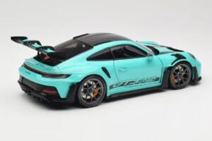 Porsche 911 992 GT3 RS Python Green & Dark Silver Wheels Minichamps 1:18 110062026 Metalli — kuva 3 / 8