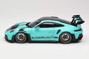 Porsche 911 992 GT3 RS Python Green & Dark Silver Wheels Minichamps 1:18 110062026 Metalli — kuva 4 / 8
