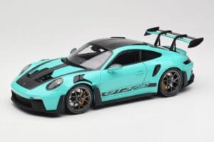 Porsche 911 992 GT3 RS Python Green & Dark Silver Wheels Minichamps 1:18 110062026 Metalli