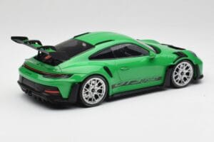 Porsche 911 992 GT3 RS Python Vihreä & Hopeat Pyörät & Musta Koristelu Minichamps 1:18 153062235 Metalli — kuva 2 / 6