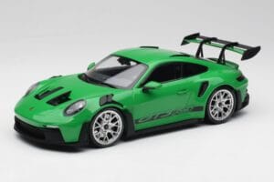 Porsche 911 992 GT3 RS Python Vihreä & Hopeat Pyörät & Musta Koristelu Minichamps 1:18 153062235 Metalli