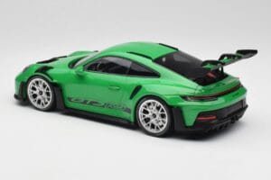 Porsche 911 992 GT3 RS Python Vihreä & Hopeat Pyörät & Musta Koristelu Minichamps 1:18 153062235 Metalli — kuva 5 / 6