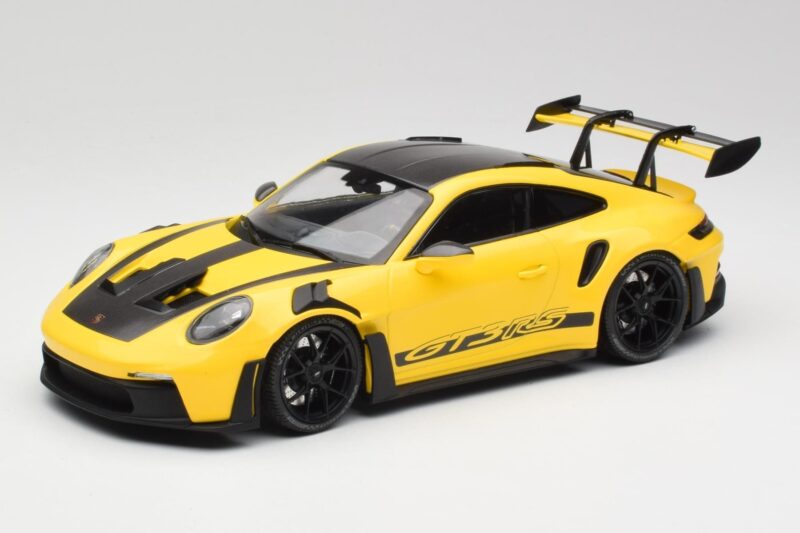 Porsche 911 992 GT3 RS Racing Keltainen & Mustat Pyörät Minichamps 1:18 153062245 Metalli