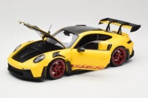 Porsche 911 992 GT3 RS Racing Yellow Weissach Package & Red Wheels Minichamps 1:18 110062025 Metalli — kuva 2 / 8