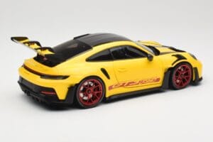 Porsche 911 992 GT3 RS Racing Yellow Weissach Package & Red Wheels Minichamps 1:18 110062025 Metalli — kuva 3 / 8