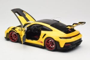 Porsche 911 992 GT3 RS Racing Yellow Weissach Package & Red Wheels Minichamps 1:18 110062025 Metalli — kuva 5 / 8