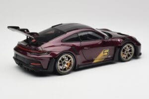 Porsche 911 992 GT3 RS Ultravioletti & Hopeavanteet Minichamps 1:18 110062029 Metalli — kuva 3 / 8