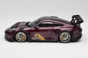 Porsche 911 992 GT3 RS Ultravioletti & Hopeavanteet Minichamps 1:18 110062029 Metalli — kuva 4 / 8