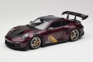 Porsche 911 992 GT3 RS Ultravioletti & Hopeavanteet Minichamps 1:18 110062029 Metalli