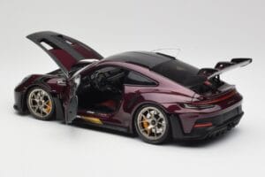 Porsche 911 992 GT3 RS Ultravioletti & Hopeavanteet Minichamps 1:18 110062029 Metalli — kuva 5 / 8