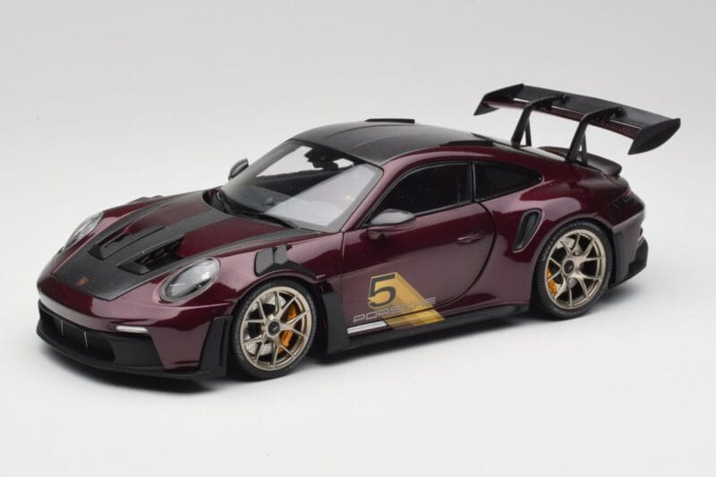 Porsche 911 992 GT3 RS Ultravioletti & Hopeavanteet Minichamps 1:18 110062029 Metalli