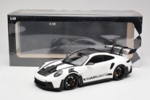 Porsche 911 992 GT3 RS Valkoinen & Mustat Pyörät Minichamps 1:18 155062230 Metalli — kuva 6 / 6