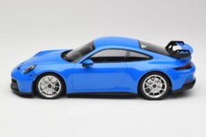 Porsche 911 992 GT3 Shark Sininen & Hopeavanteet Minichamps 1:18 143069015 Hartsi — kuva 3 / 6