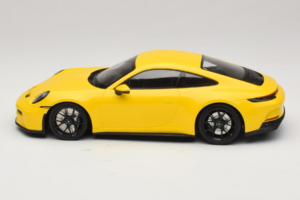 Porsche 911 992 GT3 Touring Keltainen Mustat Vanteet Minichamps 1:18 117069021 Metalli — kuva 3 / 6