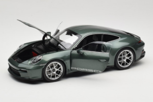 Porsche 911 992 S/T Malachite Green Metallic Norev 1:18 187472 Metalli — kuva 2 / 8