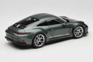 Porsche 911 992 S/T Malachite Green Metallic Norev 1:18 187472 Metalli — kuva 3 / 8