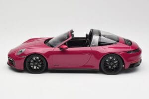 Porsche 911 992 Targa 4 GTS Rubystar Minichamps 1:18 155061066 Metalli — kuva 3 / 6
