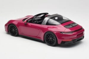 Porsche 911 992 Targa 4 GTS Rubystar Minichamps 1:18 155061066 Metalli — kuva 5 / 6