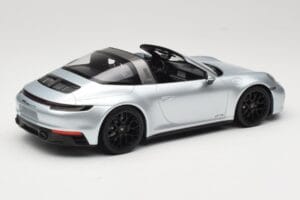 Porsche 911 992 Targa 4 GTS Hopea Minichamps 1:18 155061061 Metalli — kuva 2 / 6