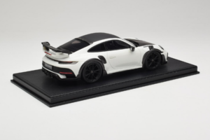 Porsche 911 992 TechArt GTstreet R Valkoinen Mustilla Vanteilla TechArt 1:18 REMC013 Hartsi — kuva 3 / 6