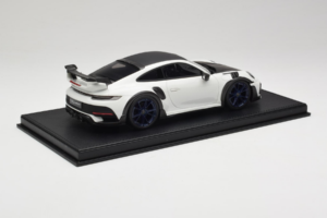 Porsche 911 992 TechArt GTstreet R Valkoinen Sinisillä Vanteilla TechArt 1:18 REMC014 Hartsi — kuva 3 / 6