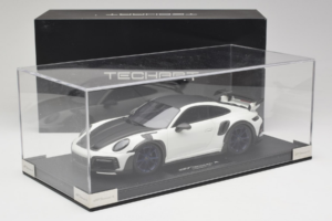 Porsche 911 992 TechArt GTstreet R Valkoinen Sinisillä Vanteilla TechArt 1:18 REMC014 Hartsi — kuva 6 / 6