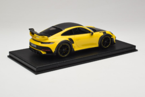 Porsche 911 992 TechArt GTstreet R Keltainen Mustilla Vanteilla TechArt 1:18 REMC011 Hartsi — kuva 3 / 6