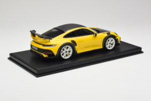 Porsche 911 992 TechArt GTstreet R Keltainen Valkoisilla Vanteilla TechArt 1:18 REMC015 Hartsi — kuva 2 / 6