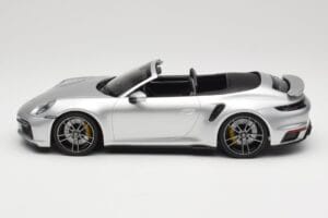 Porsche 911 992 Turbo S Avoauto Hopea Minichamps 1:18 155069082 Metalli — kuva 3 / 6