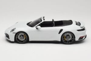 Porsche 911 992 Turbo S Avoauto White Metallic Minichamps 1:18 155069080 Metalli — kuva 3 / 6