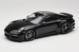 Porsche 911 992 Turbo S Musta Minichamps 1:18 WAP02117BOL002 Metalli