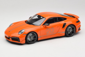 Porsche 911 992 Turbo S Coupe Sport Design Oranssi Minichamps 1:18 113069074 Metalli
