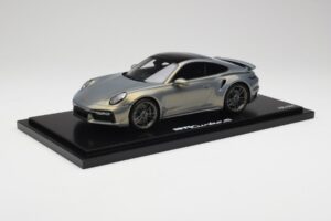 Porsche 911 Turbo S 992 Silver Bamboo Chromaflire With Display Case Spark 1:18 WAP0219100RTSS Hartsi — kuva 2 / 7