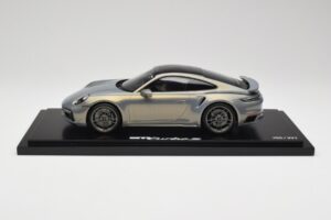 Porsche 911 Turbo S 992 Silver Bamboo Chromaflire With Display Case Spark 1:18 WAP0219100RTSS Hartsi