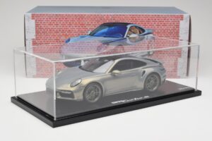 Porsche 911 Turbo S 992 Silver Bamboo Chromaflire With Display Case Spark 1:18 WAP0219100RTSS Hartsi — kuva 7 / 7