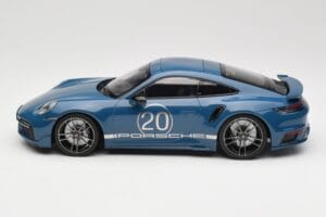 Porsche 911 992 Turbo S Sport Design Package Gentian Blue Metallic Minichamps 1:18 155069170 Metalli — kuva 3 / 6