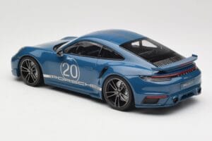 Porsche 911 992 Turbo S Sport Design Package Gentian Blue Metallic Minichamps 1:18 155069170 Metalli — kuva 5 / 6