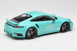 Porsche 911 992 Turbo S Sport Design Package Racing Green Minichamps 1:18 155069175 Metalli — kuva 2 / 6