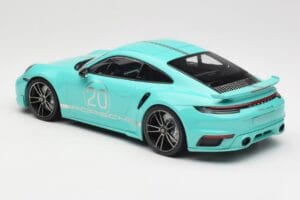 Porsche 911 992 Turbo S Sport Design Package Racing Green Minichamps 1:18 155069175 Metalli — kuva 5 / 6