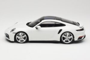Porsche 911 Turbo S 992 Valkoinen Minichamps 1:18 WAP0211620RTRB Metalli — kuva 3 / 6